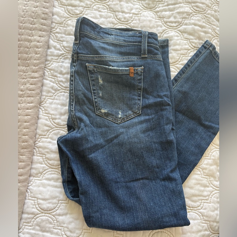 Joes jeans, distressed ankle jeans!